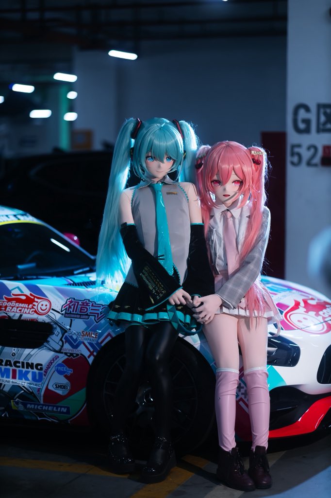 miku * 2

cn：<a href="/caicaidecai/">Caicaidecai</a> @樱岛千鹤
#kigurumi