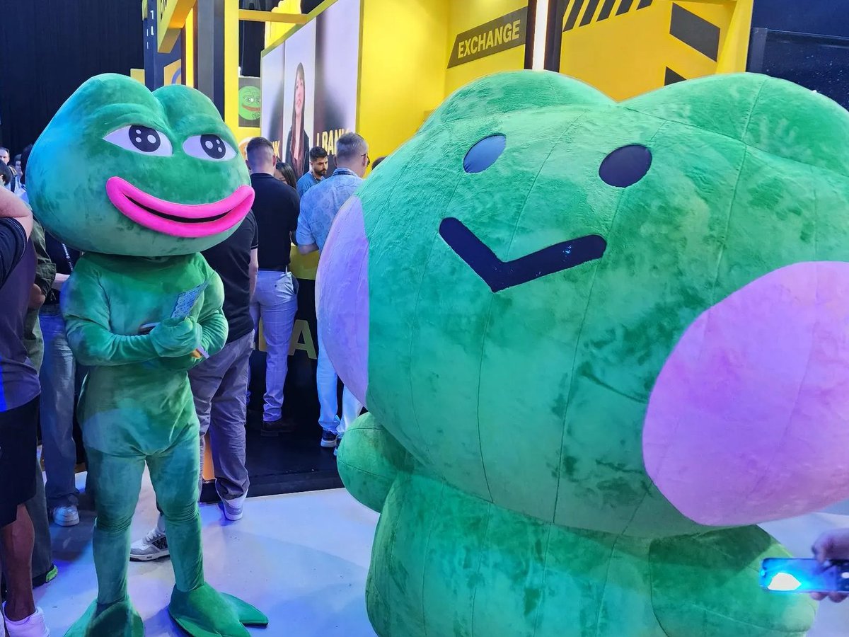 we met so many wonderful friends in dubai👯

guess what? we can mininify anything now! ₍ᐢ˘ᴗ˘ᐢ₎

what should we transform next, hooman mininis? ⌯•̀.̫•́⌯

please suggest what to mininify in the comments!👇