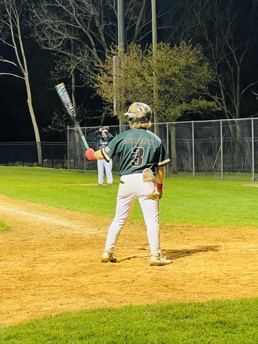 ALeadley3's tweet image. Hitting 8/12 in past few games heading into close range of playoff season!
2 2B 6 1B 2 SB 2 RBIs 3 Runs
@WCHitDogRecruit @WindyCityHitDog @BUncommitted