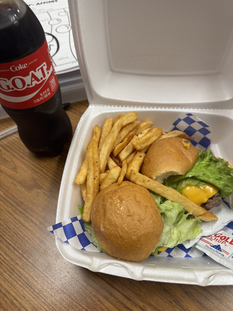 Just wanted to say a big thank you to the Henrie Family for sponsoring our amazing lunch today! #mjejags <a href="/MJEjags/">Jenks Elementary</a>