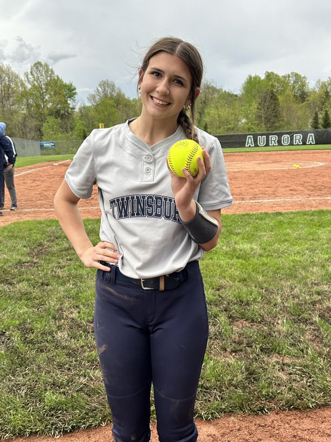 💣 Squad!

Sophie with her first Varsity home run at Aurora last night!