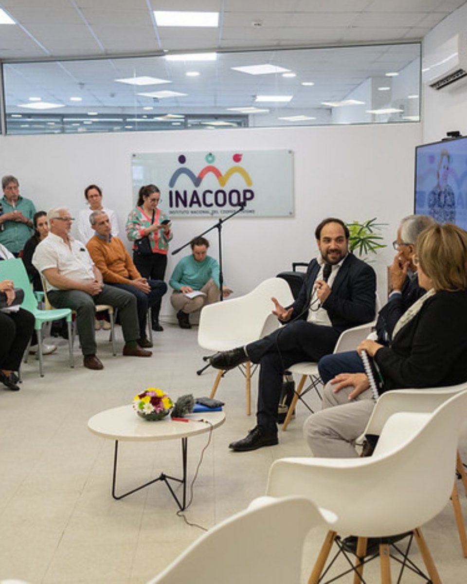 🧶El ministro Gonzalo Civila y la Secretaria Nacional de Cuidados y Discapacidad, Susana Muñiz, participaron junto al ministro de Trabajo y Seguridad Social, Juan Castillo, en la apertura del diálogo sobre cuidados cooperativos y asistentes personales, en <a href="/inacoop/">INACOOP Uruguay</a>.