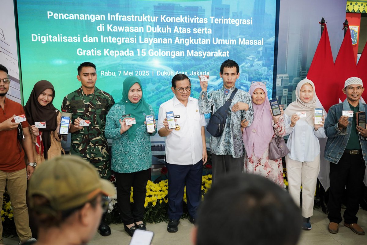 15 golongan yang telah gratis menikmati Transjakarta, mulai hari ini juga bisa menikmati MRT dan LRT Jakarta secara gratis. InsyaAllah kemudahan ini bisa mendorong penggunaan transportasi umum bagi warga Jakarta.