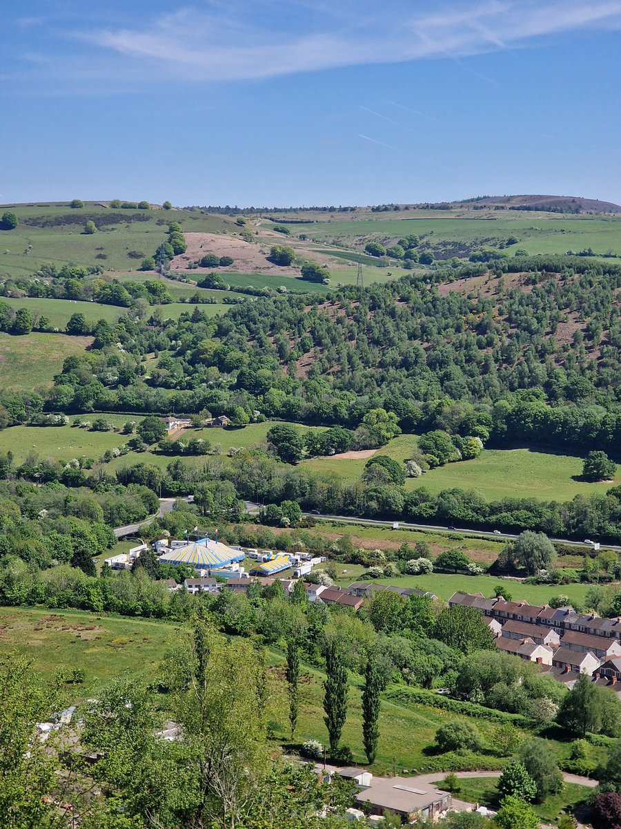 It's Your Wales (@itsyourwales) on Twitter photo The beautiful countryside that surrounds the picturesque Llanbradach. Courtesy
<a href="/TrekkingTony68/">TrekkingTony68</a> #Wales #WelshPassion The beautiful countryside that surrounds the picturesque Llanbradach. Courtesy
<a href="/TrekkingTony68/">TrekkingTony68</a> #Wales #WelshPassion