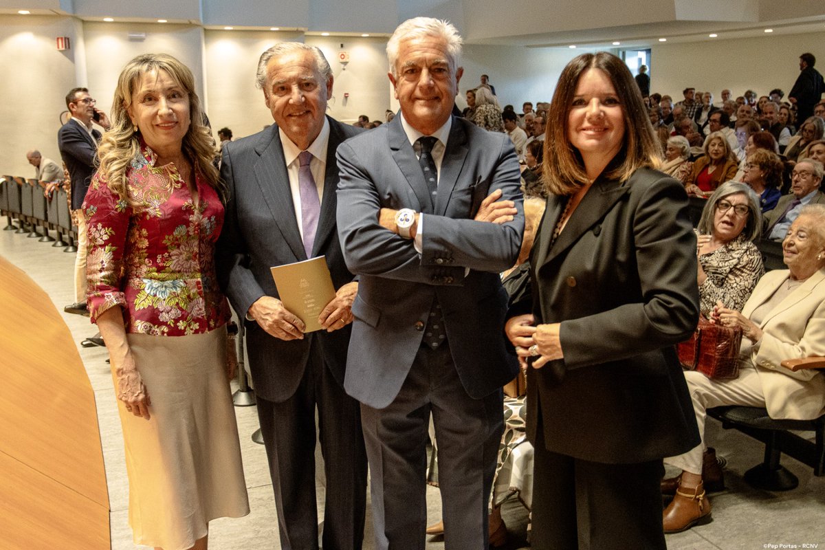 Colegio de Médicos de Valencia (@iicomv) on Twitter photo 🎵 🎻 La Sociedad Filarmónica de Valencia <a href="/filarmonica_va/">Sociedad Filarmónica de Valencia</a> reconoce al Colegio de Médicos de Valencia en el 𝗜𝗜 𝗖𝗼𝗻𝗰𝗶𝗲𝗿𝘁𝗼 𝗛𝗼𝗺𝗲𝗻𝗮𝗷𝗲 𝗮𝗹 𝗣𝗮𝘁𝗿𝗶𝗺𝗼𝗻𝗶𝗼 𝗜𝗻𝘀𝘁𝗶𝘁𝘂𝗰𝗶𝗼𝗻𝗮𝗹 celebrado en el <a href="/palaumusicavlc/">Palau de la Música</a>
👩⚕️ La presidenta del ICOMV, la <a href="/DraMHurtado/">Dra. Hurtado-sarrio</a>, 🎵 🎻 La Sociedad Filarmónica de Valencia <a href="/filarmonica_va/">Sociedad Filarmónica de Valencia</a> reconoce al Colegio de Médicos de Valencia en el 𝗜𝗜 𝗖𝗼𝗻𝗰𝗶𝗲𝗿𝘁𝗼 𝗛𝗼𝗺𝗲𝗻𝗮𝗷𝗲 𝗮𝗹 𝗣𝗮𝘁𝗿𝗶𝗺𝗼𝗻𝗶𝗼 𝗜𝗻𝘀𝘁𝗶𝘁𝘂𝗰𝗶𝗼𝗻𝗮𝗹 celebrado en el <a href="/palaumusicavlc/">Palau de la Música</a>
👩⚕️ La presidenta del ICOMV, la <a href="/DraMHurtado/">Dra. Hurtado-sarrio</a>,