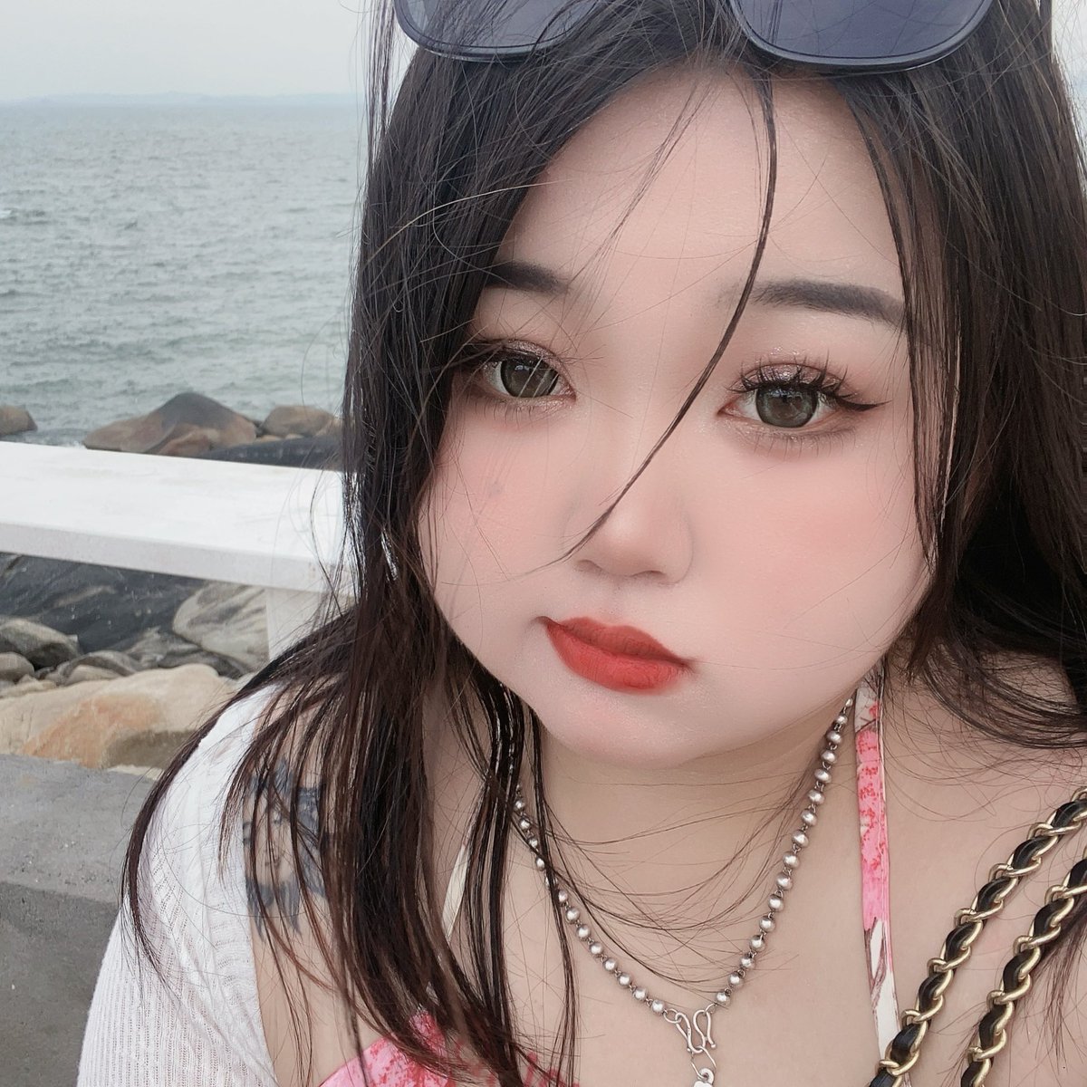 摆摊卖毛巾吧 忙的时候擦擦汗 不忙的时间擦擦泪