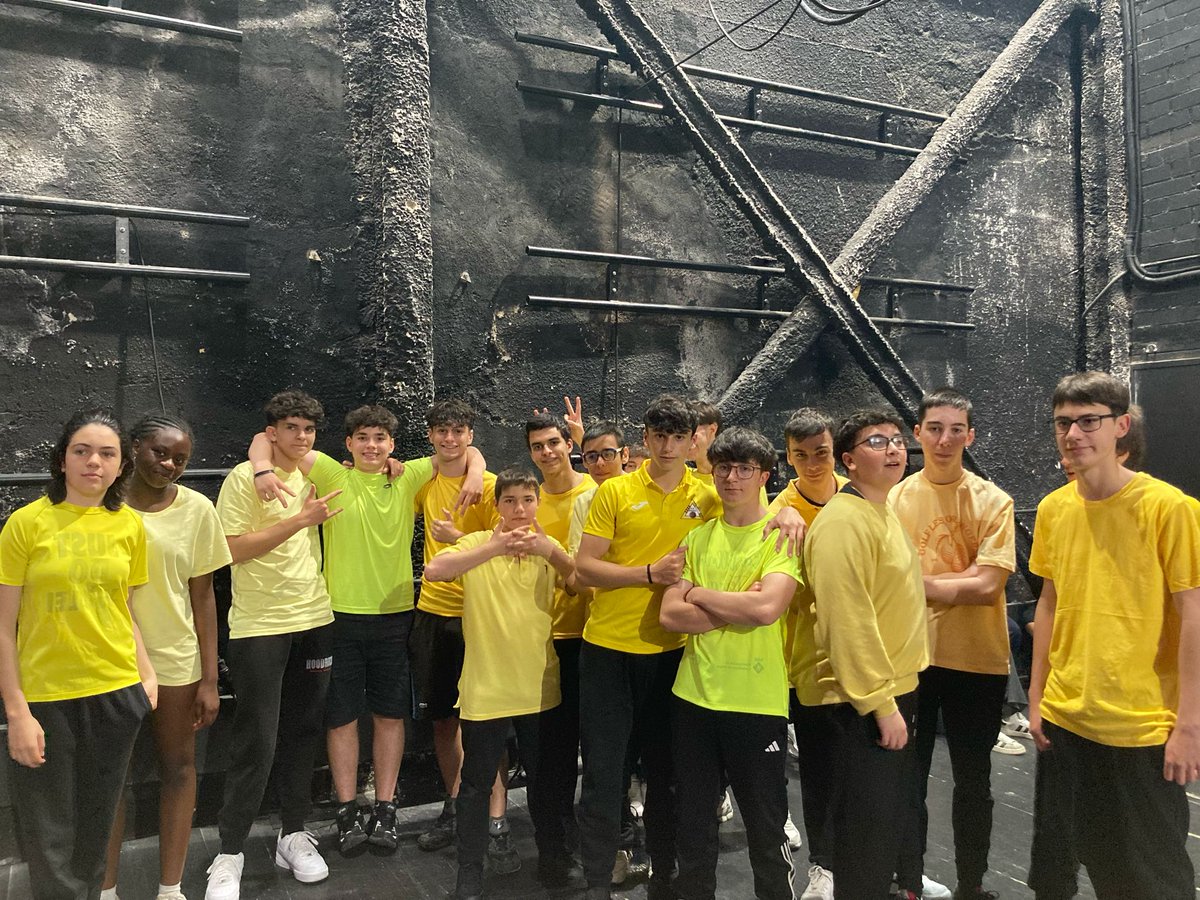 Els alumnes de 4t d’ESO van participar en l’espectacle “Ment en moviMent” del projecte Fem Dansa al Teatre Kursaal. Va ser una jornada plena de moviment i expressió compartida amb altres instituts. Felicitats a tots i totes per la gran feina! #omsideprat @PedreraFundacio