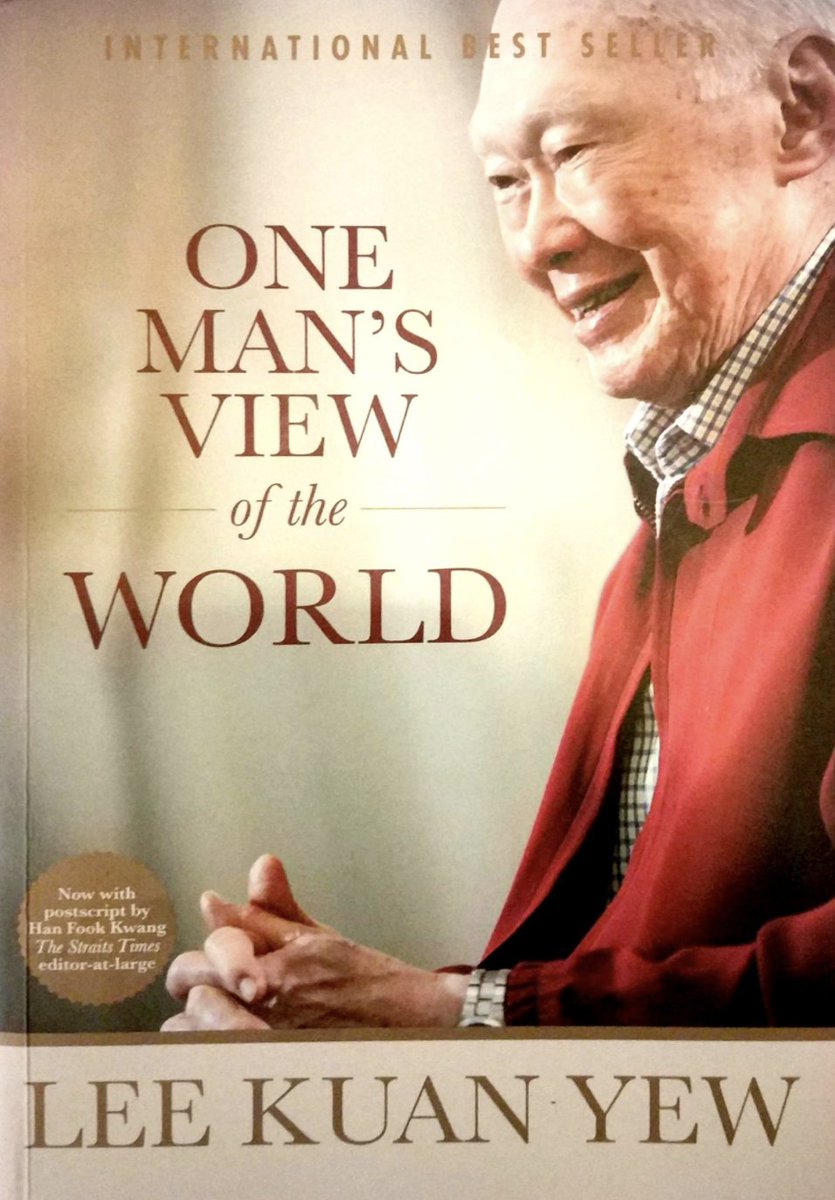 lixingYF's tweet photo. 📖《李光耀观天下》
英文版《One man’s view of the world》
豆瓣评分：9.4分🔥

学英语建议读这本书，用词简单又精准，学习他的遣词造句，也能学到很多国际政治常用词语，后面读英文新闻能够容易很多。

因为是访谈整理，口语化表达，都是高中词汇跟基础语法，最能体现英语以简为美的文字记录。
⬇️ https://t.co/3lqJRq7vjr