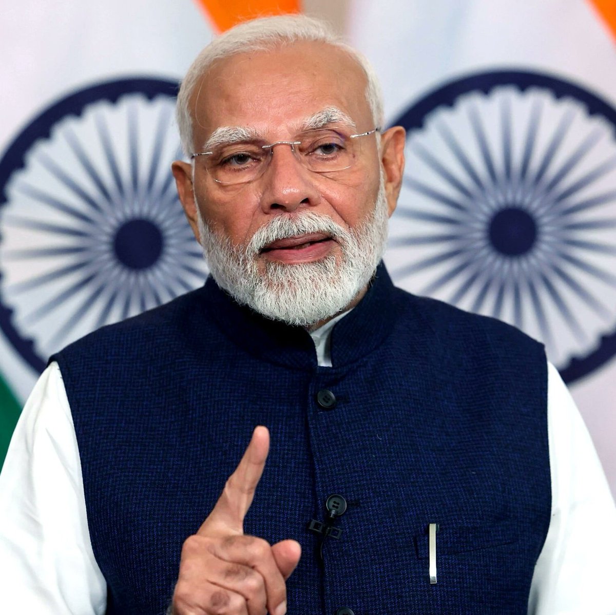 BREAKING:

Pakistan's Defense Minister says he is ready to end the conflict if India agrees to halt its operations.