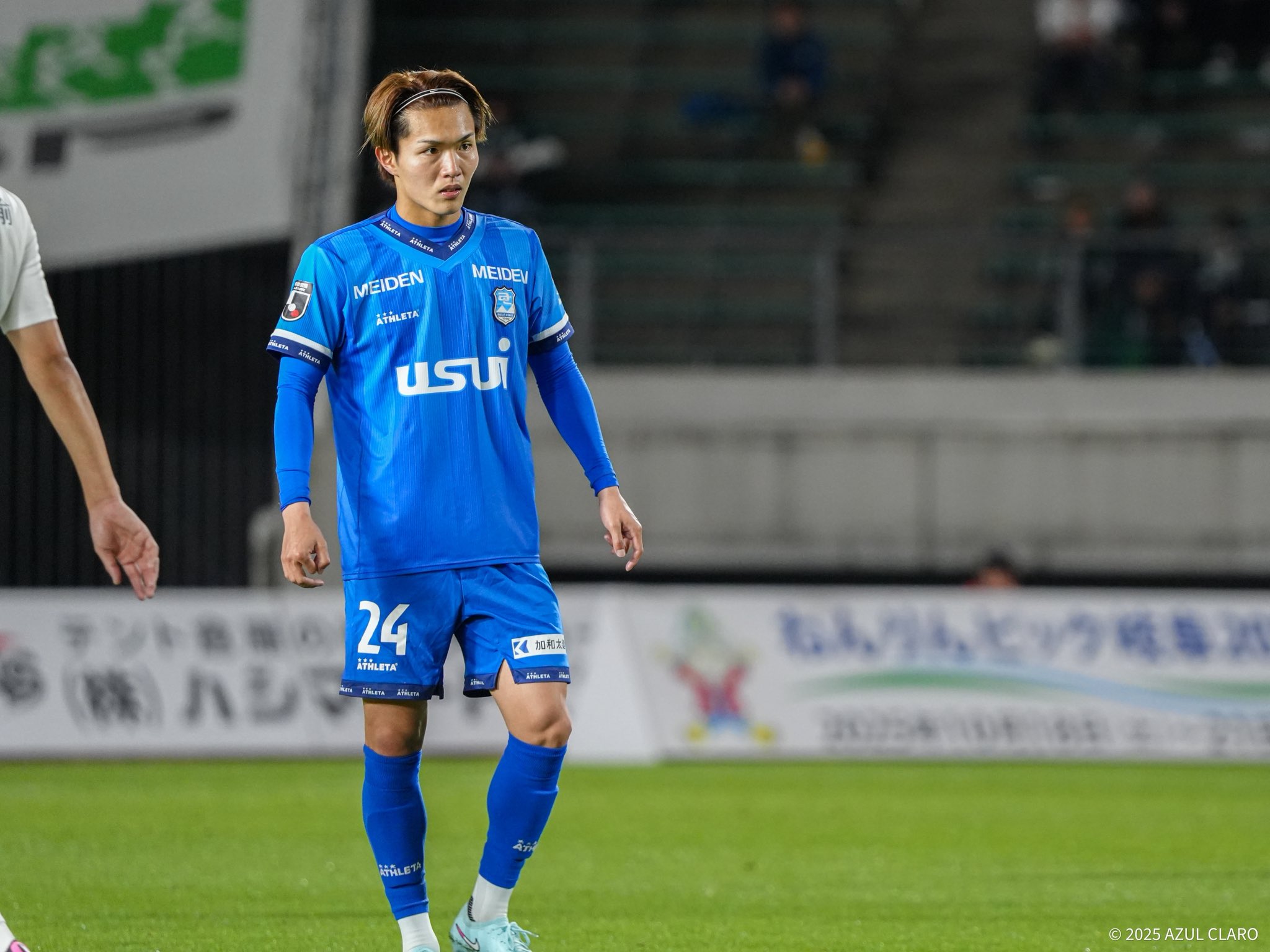 天皇杯公式球　アスルクラロ沼津選手のサイン入り sddefault.jpg