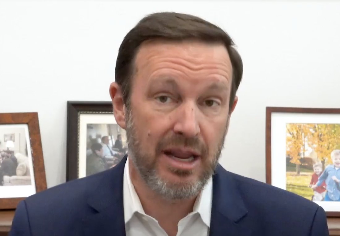 CoinRank_io's tweet photo. 🚨 Breaking: U.S. Senator Chris Murphy announces plan to introduce the MEME Act, aiming to ban Presidents and Members of Congress from launching memecoins.
#MEMEAct #ChrisMurphy #TrumpCoin #MemeCoin #CryptoPolitics #CryptoNews #Web3 https://t.co/ofHhrbyydY
