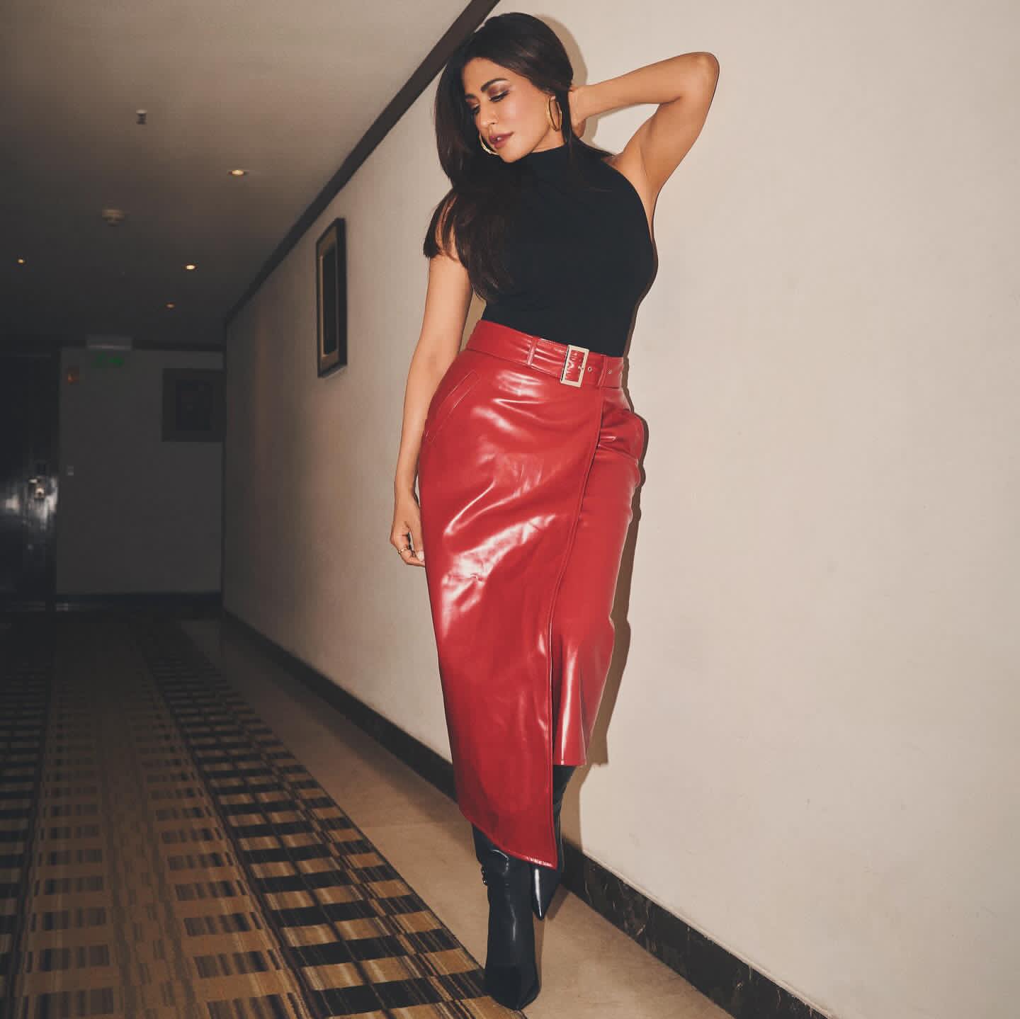 GqUB2KTbAAA_FOy?format=jpg&name=large