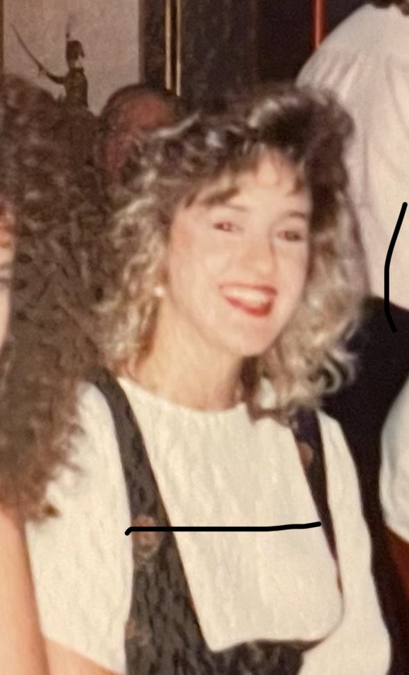 MsMel72's tweet photo. So lookin forward to spending time with my oldest best friend… except when she sends pics that it’s been 35 yrs!! #classof90 https://t.co/gw9srTLfG3