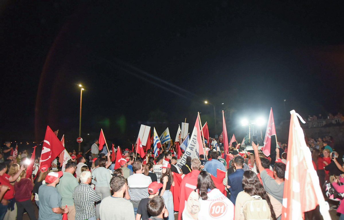 Gran caravana tuvimos hoy!!! Impresionante la cantidad de gente y las ganas de renovación! Gracias a todos quienes se arrimaron!! A dejar todo en la cancha el domingo 💪💪

#MalaquinaIntendente #AvanzaMalaquina