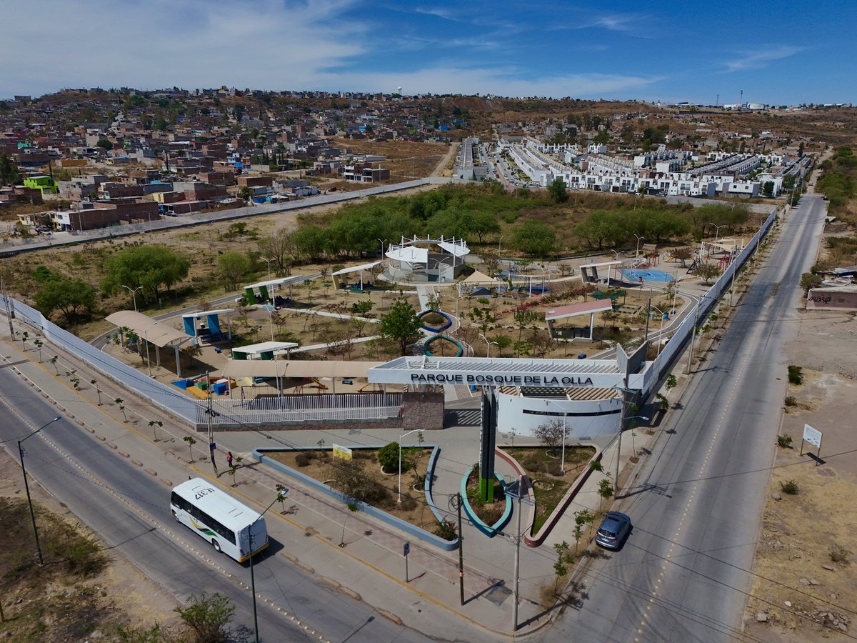 ¡Amigos, échenle ojo! Este antes y después es gracias a ustedes.👏🏻✅🌳

El Parque La Olla hoy es una realidad, y es de las familias de León.🦁🧑‍🧑‍🧒‍🧒

𝗖𝗼𝗻 𝗥𝘂𝗺𝗯𝗼 𝘆 𝗩𝗶𝘀𝗶𝗼́𝗻
¡𝗔𝘃𝗮𝗻𝘇𝗮 𝗟𝗲𝗼́𝗻!