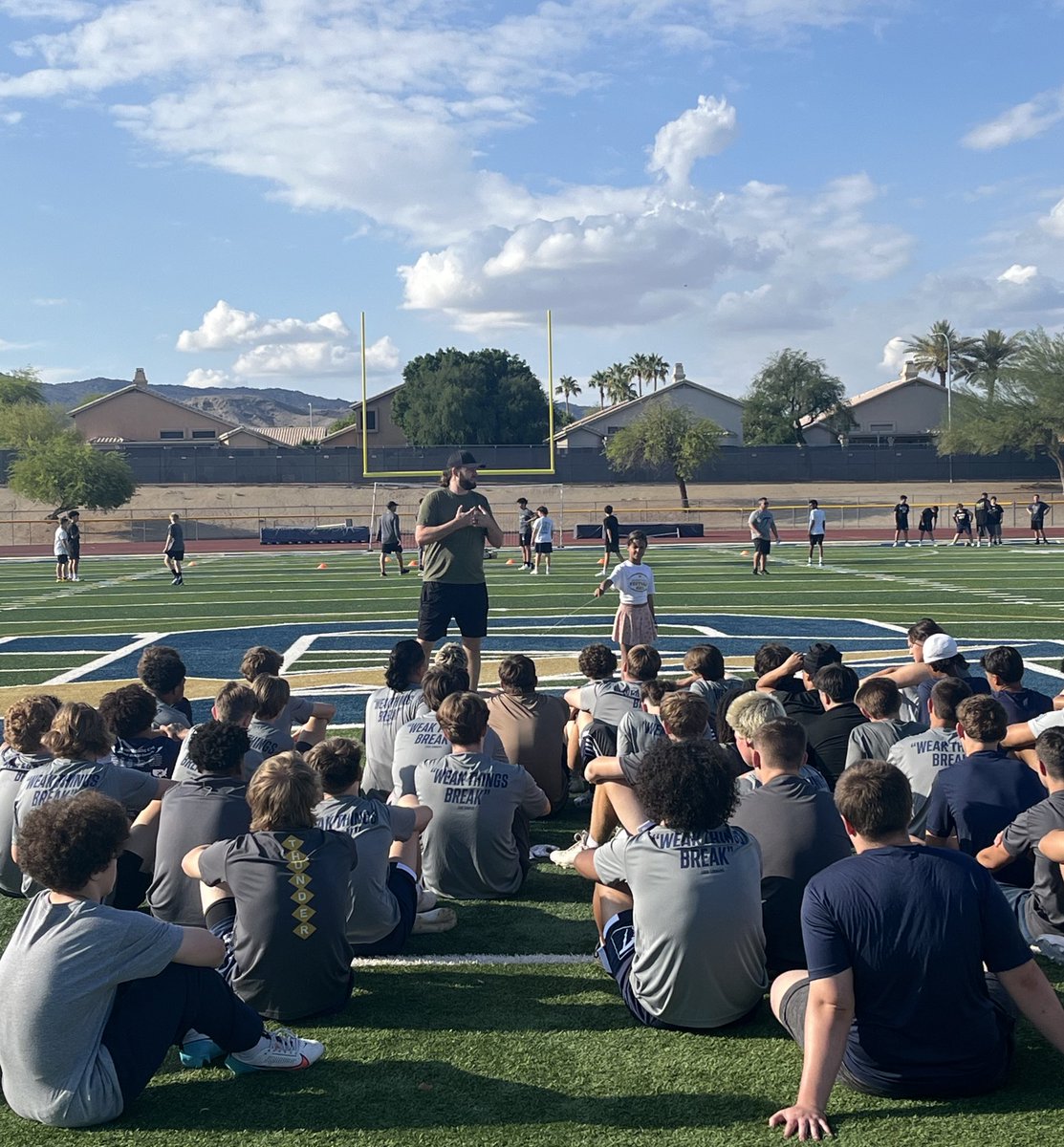 Desert Vista Football (@dvthunderfb) on Twitter photo Thank you <a href="/KodaMartin78/">Koda Martin</a> for speaking to our team & spending the afternoon at practice!
#EAT Thank you <a href="/KodaMartin78/">Koda Martin</a> for speaking to our team & spending the afternoon at practice!
#EAT