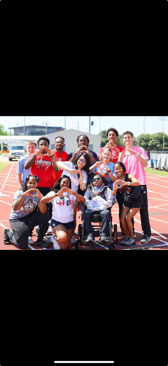 Velon “V7” Henderson 6’3 180 (@velonhenderson7) on Twitter photo Had a Great time helping with the special Olympics 🅾️!!! <a href="/OaklandRCS/">Oakland High School</a> <a href="/PatriotsOakland/">Oakland Patriots Athletics</a> <a href="/OHSPatsFootball/">OHSPatsFootball</a> Had a Great time helping with the special Olympics 🅾️!!! <a href="/OaklandRCS/">Oakland High School</a> <a href="/PatriotsOakland/">Oakland Patriots Athletics</a> <a href="/OHSPatsFootball/">OHSPatsFootball</a>