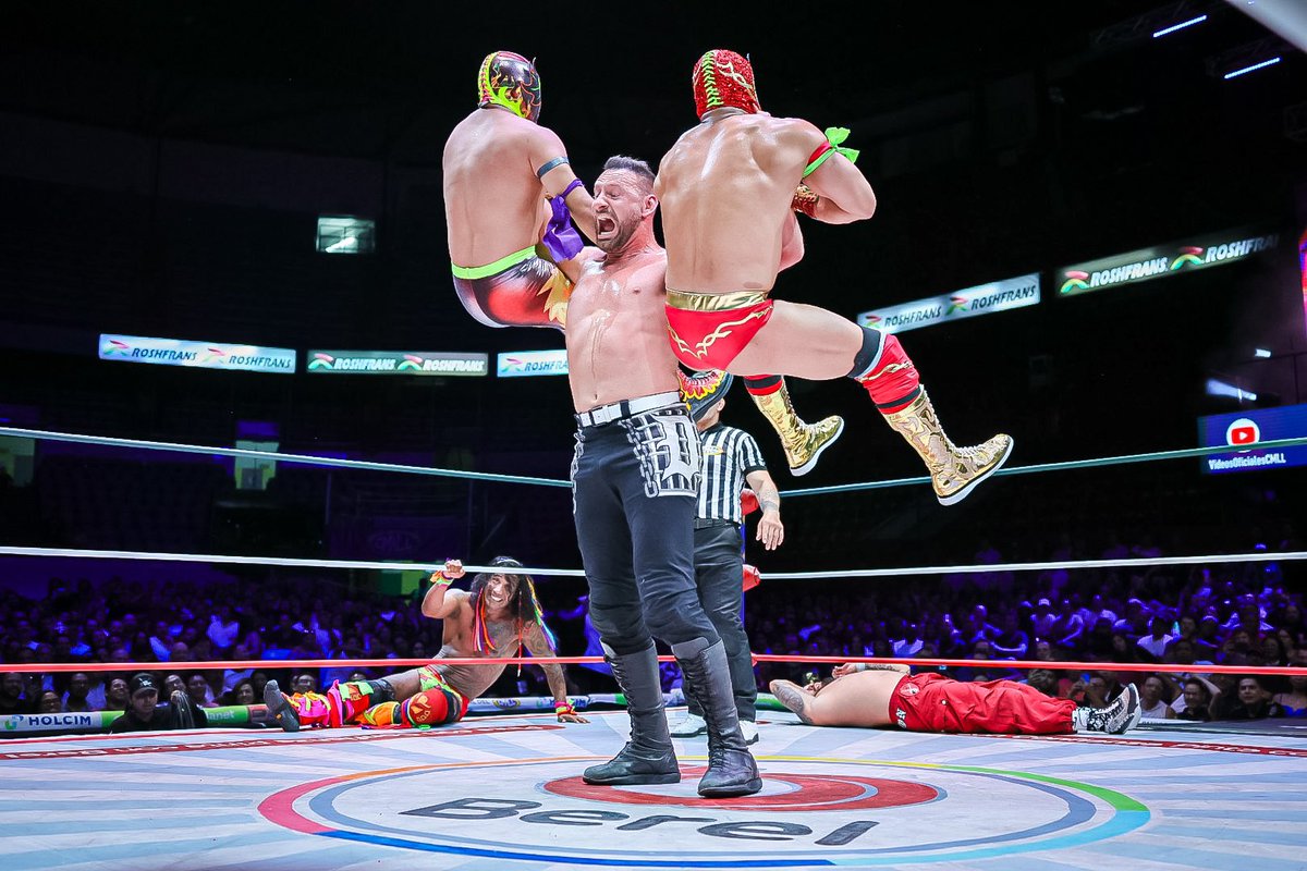 CMLL_OFICIAL's tweet image. Paul London, Ikuro Kwon y Donovan Dijak han dado cuenta de Los Dragones (Rojo Jr., de Fuego y Legendario) en el tercer duelo de la noche. El poderío de MLW se hace sentir en el ring de La Catedral de la Lucha Libre.  

#CMLLvsMLW 
#MartesDeArenaMéxico 
📺 youtube.com/live/Nur1Tosa2…
