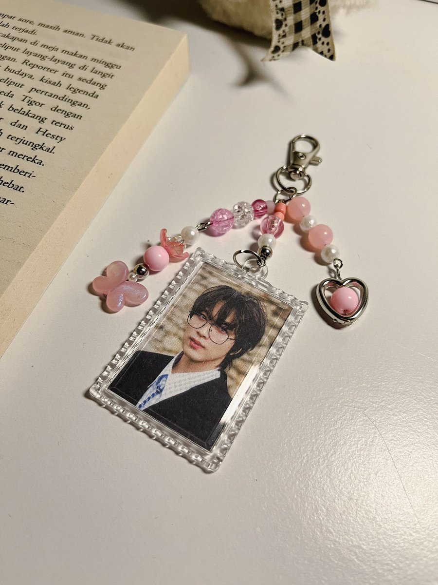 HezFanda's tweet photo. Keychain or bagcharm bisa request foto dan warna sesuai keinginan kalian yahhh

Yang mau ngonseran gantung di tas cakep banget nihh😍😍 

LINK CO 🛍️ : https://t.co/3UDUz7YhBw

#keychain #bagcharm #gantungankunci #kpop #photocard #gantungankuncicustom #keychaincustom https://t.co/UVANpeiPoW