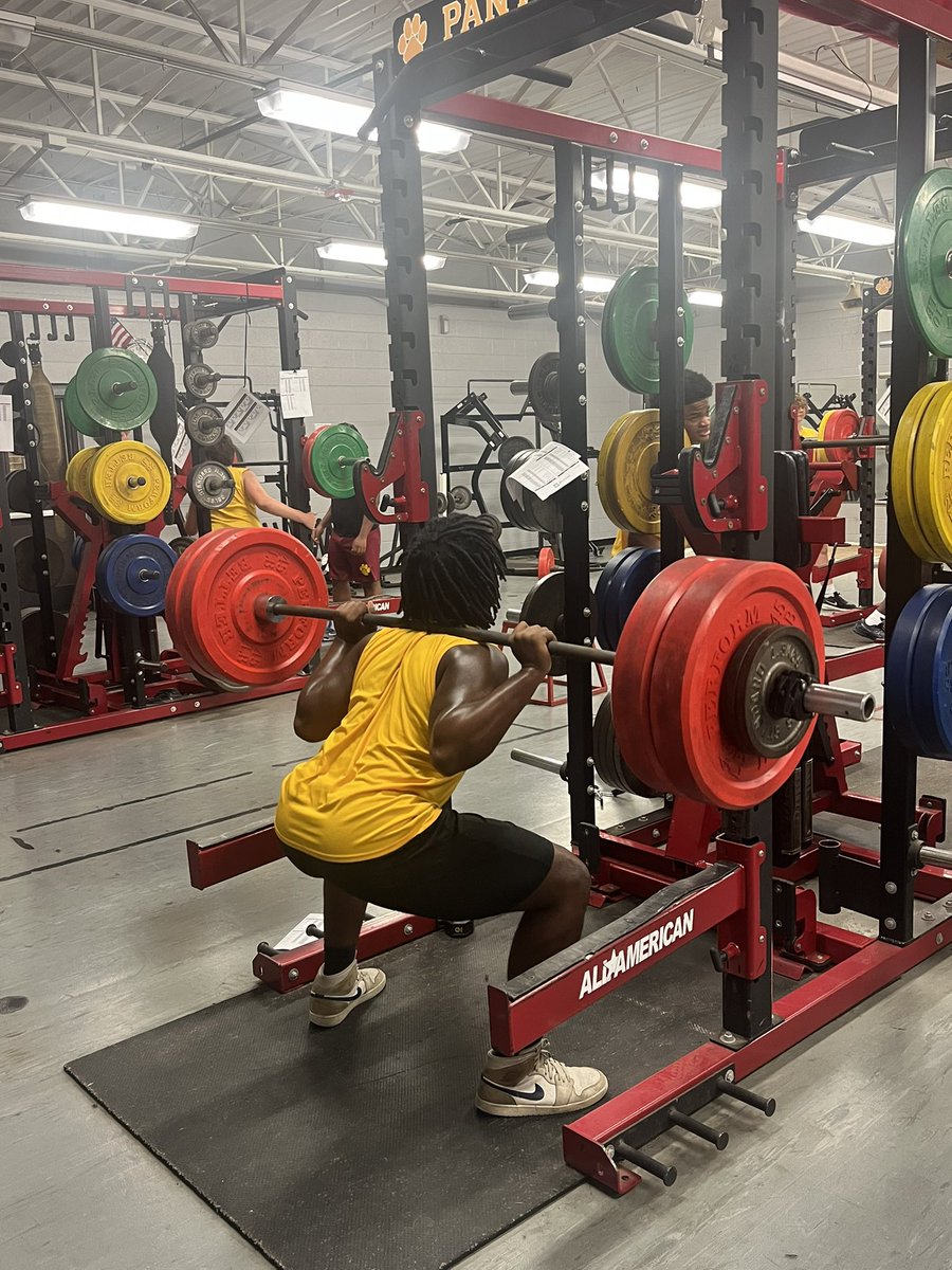 🐾🏈🏋🏽‍♂️#protectthepaw <a href="/PCNorthFootball/">PC North Panthers</a> <a href="/lockarb15/">@CoachBrianLockart</a>