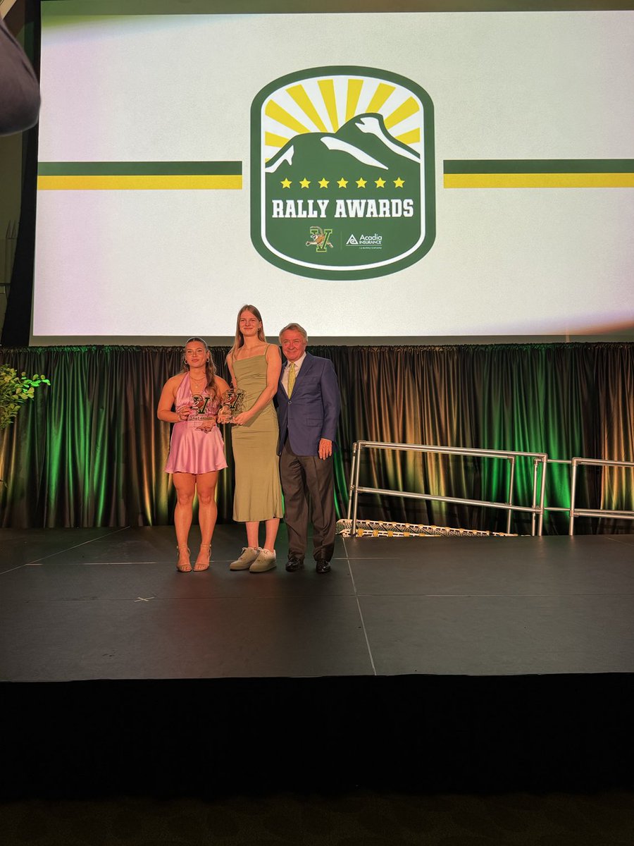UVMPattyPrelock's tweet image. Women’s basketball had several recognitions this evening as we celebrated the Rally Awards @uvmvermont @UVMwbb @UVMathletics