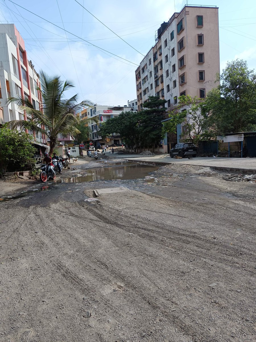 shashankmak's tweet photo. @PMCPune @pulse_pune @punekarnews @beingpunekar1 @Kharadicivic @CleanKharadi @SurendraPathare @BJP4PuneCity 
Location: 411014
Downtown road, opposite Majestique Marbella 
Sewage and drinking water pipe broken.
This may lead to health issues. https://t.co/vYmtUk9i7a