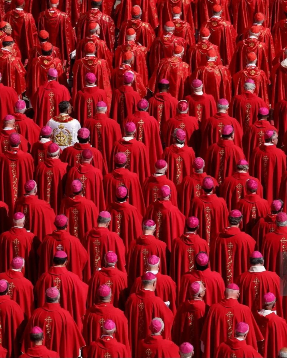sboficial's tweet photo. 🚨 Conclave para eleger o novo Papa iniciará hoje. https://t.co/EVpZZxmLvK