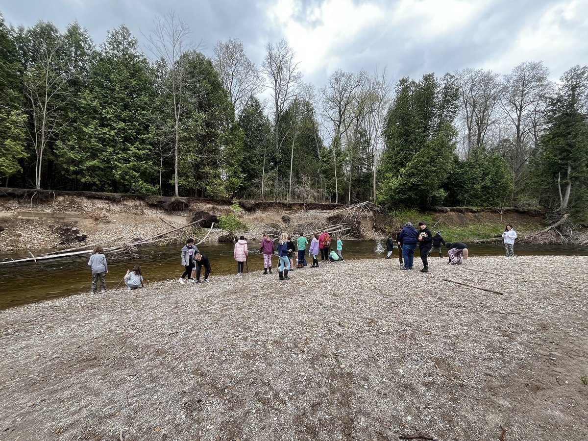 mmccormick87's tweet image. 🌿🪨 What a day at Apps Mill @grandriverca! Our outdoor ed adventure brought ecosystems and rocks/minerals to life. From hands-on exploration to wildlife discoveries, learning outside made science unforgettable! #OutdoorEd #EcoExplorers @appsmill