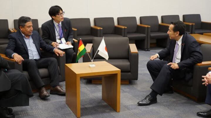 南米ボリビアのダビッド・チョケワンカ副大統領と会談しました。

様々な国との友好関係を築くことは、国際社会の平和と安定のために大切なことだと考えています。

#山際大志郎
#ボリビア