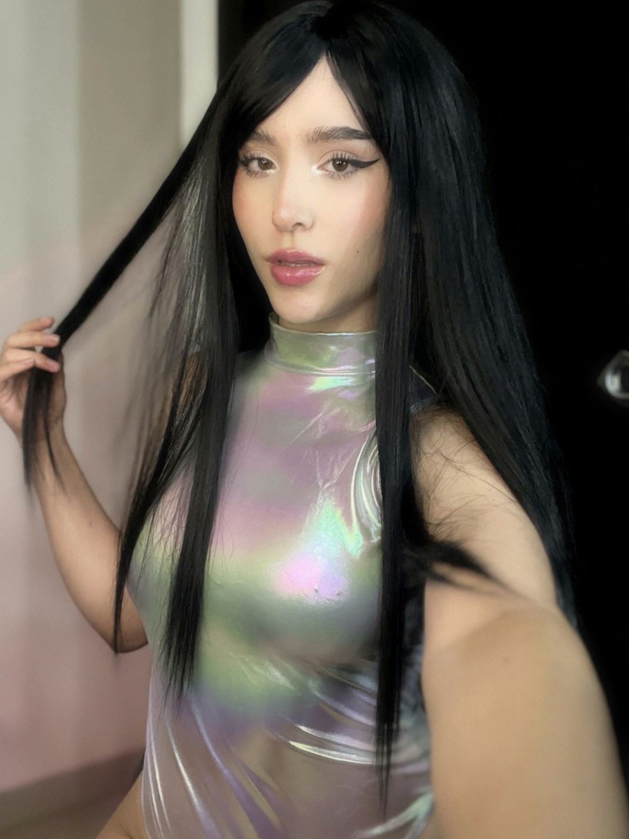 VioletNFLQueen's tweet image. drippin in this outfit, geared up for any situation