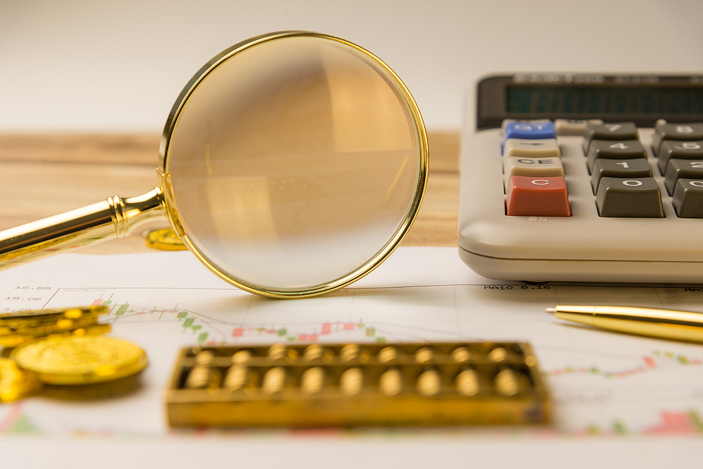 China’s central bank announced a sweeping package of monetary policy steps to boost market confidence and support the real economy at a SCIO press conference on Wednesday.
Key measures include:
- A 0.5 percentage point reduction in the required reserve ratio (RRR), expected to