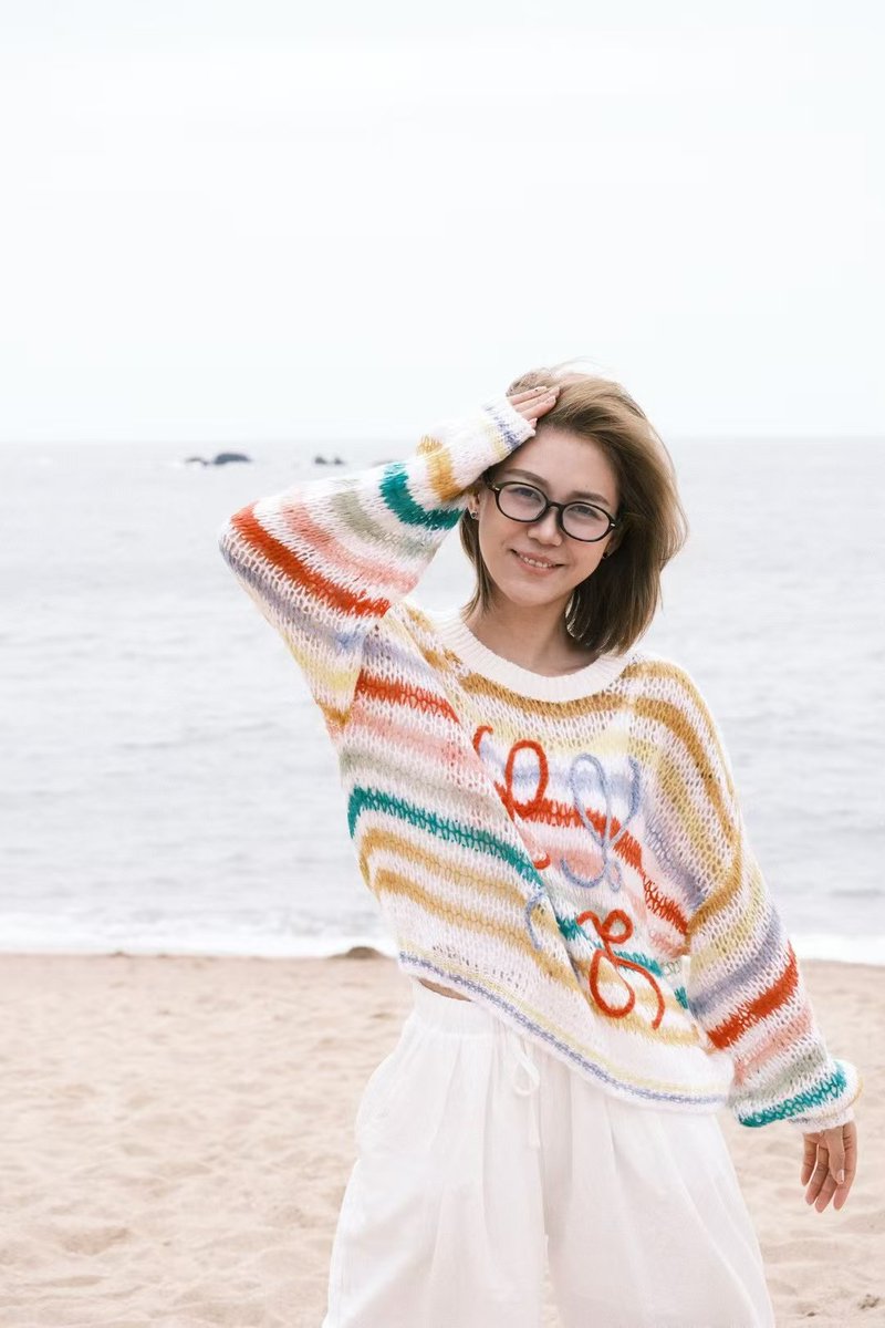 自由的海风吹拂发梢