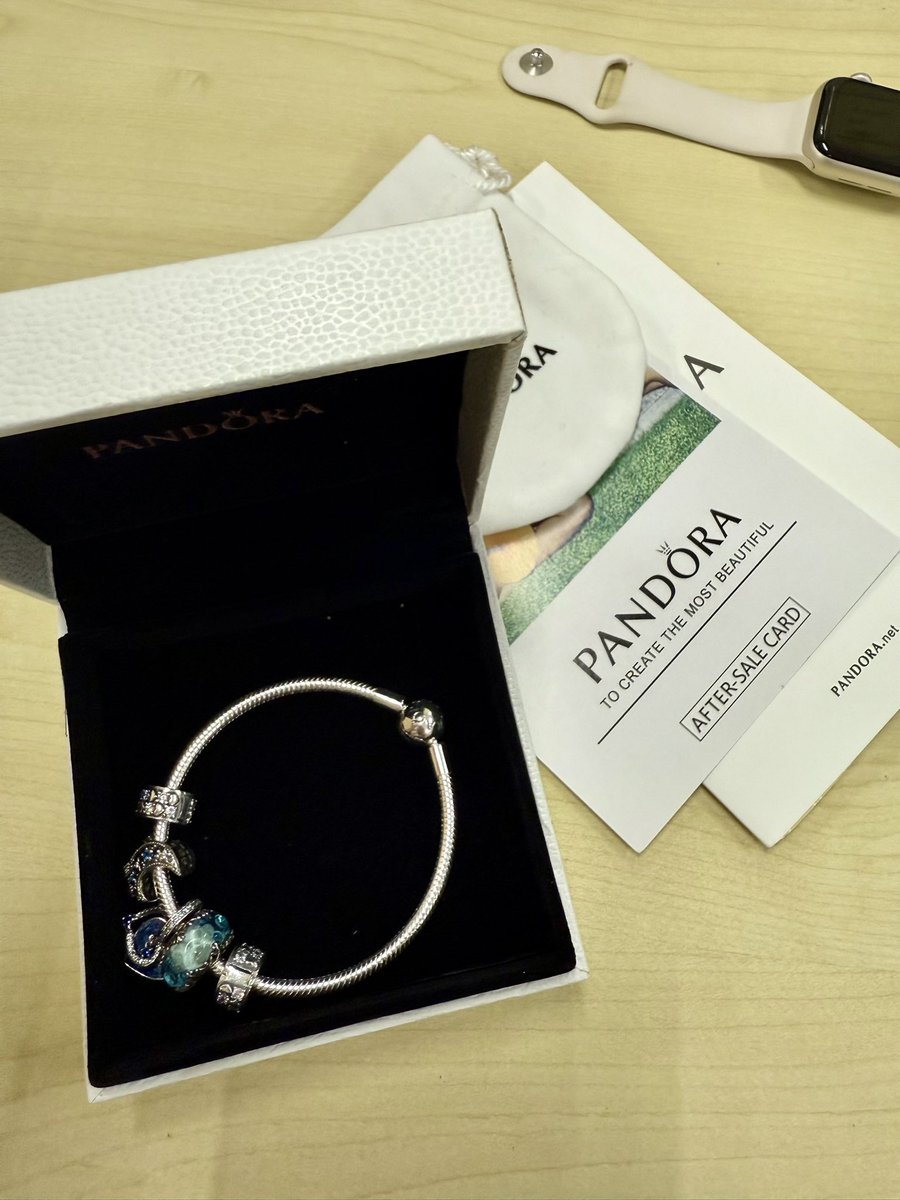 secretlyfura's tweet photo. No wonder akak tiktok tu suka betul kedai Pandora China tu. They literally give the best service ever. Siap dapat carding Pandora &amp; box tu. Dah saing saing original 😭 https://t.co/McI6Cau3iJ
