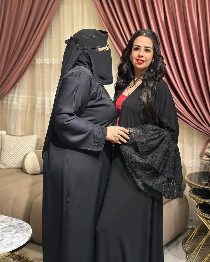 النهارده حبه اقول حاجه مهمه لاحلى واجمل اخت وصديقه وحبيبه ( كارولين) كل سنه وانتي طيبه يا قلبي السنه الجايه تحققي كل اللي انتي بتتمنيه عيد ميلاد سعيد عليكي يا حبيبتي كل يوم يوم ميلادك ده ولا ايه 😍😍