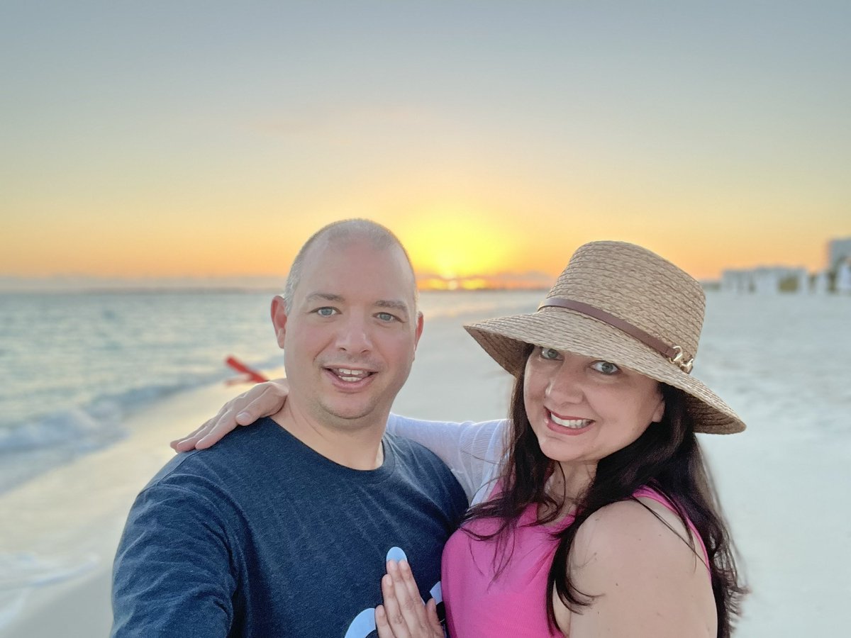 Resting beach face 😎🌴🌊👒
#TurksandCaicosIslands <a href="/AlexandraResort/">Alexandra Resort</a> <a href="/BlueHavenResort/">Blue Haven - All-Inclusive, Turks and Caicos</a> #gracebaybeach #loveisashorething #seastheday ❤️