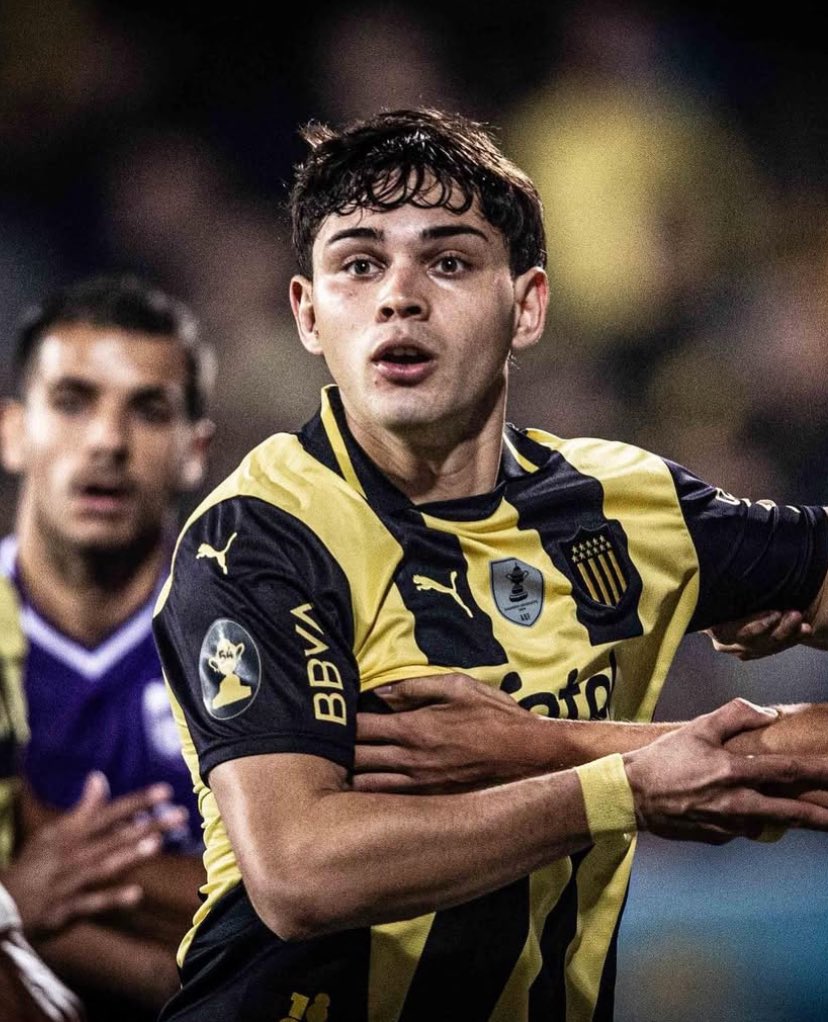 Cada vez mejor Nahuel Herrera.

Partidazo del juvenil, el mejor de la cancha.