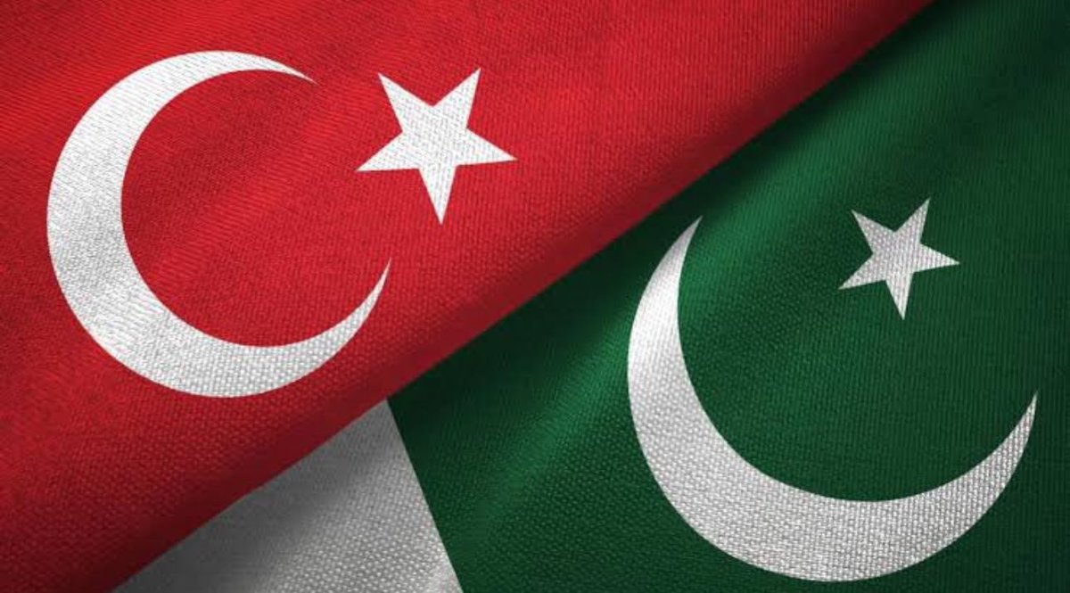 Hem İsrail yalakası hem de en az siyonistler kadar ruh hastası ve zalim Hindistan‘a karşı Pakistan’ın yanındayım. Allah, Pakistanlı kardeşlerimizin yardımcısı olsun. #ForPakistan 🇹🇷 🇵🇰
