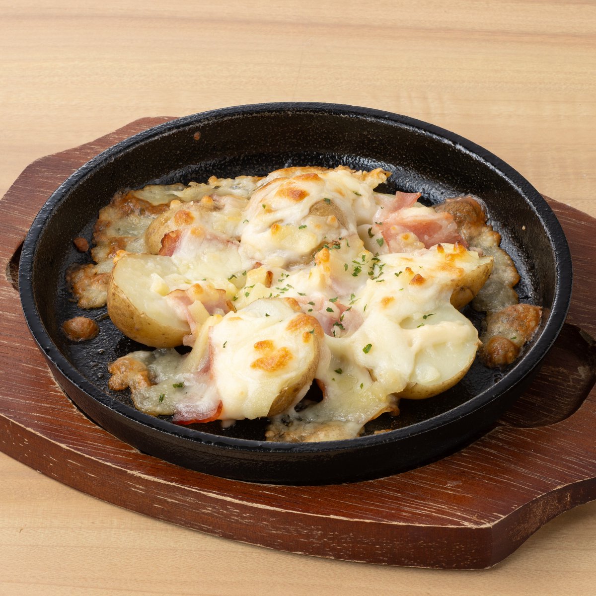 しょうや 5月旬メニュー】新じゃがでベーコンチーズ焼き500円 春の新じゃが