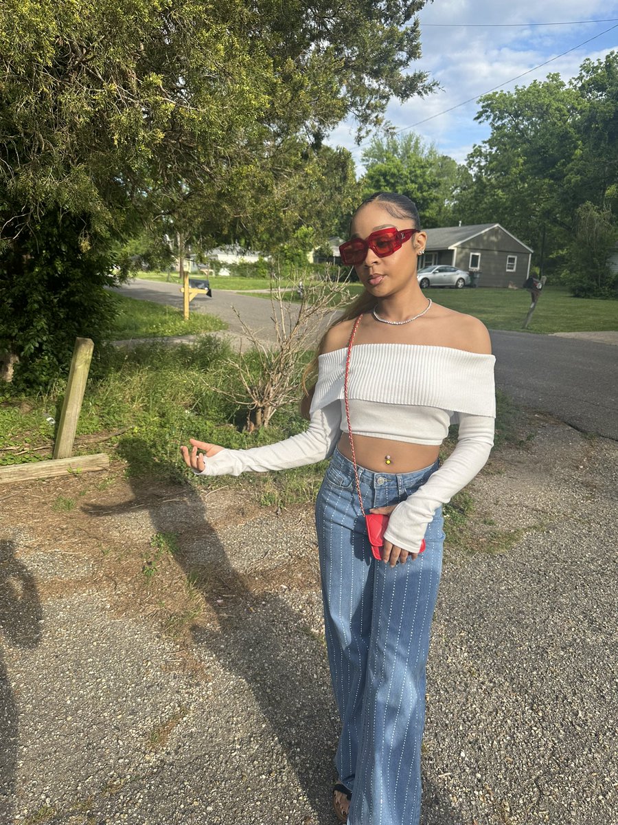 pheee_04's tweet photo. There’s just something about me ✨ https://t.co/EDVA2Rkhok