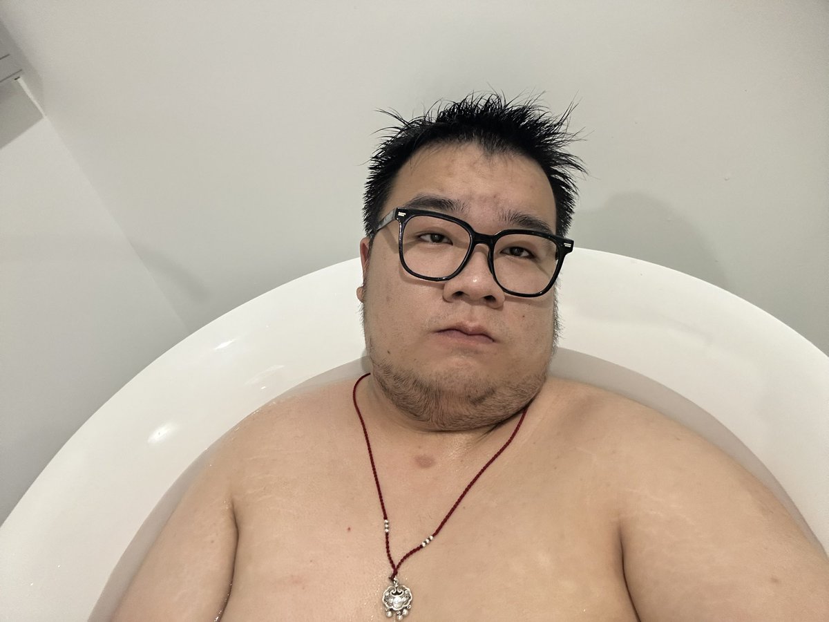 Hunterwangzi's tweet photo. 泡澡泡澡 https://t.co/73Wy3dwttd