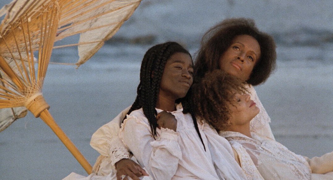 教えてもらい、【アメリカ黒人映画傑作選】を観に、ヒューマントラストシネマ渋谷へ。黒人家族の日常を切り取った『小さな心に祝福を』も、劇中劇もあり、エスプリの効いた『ここではないどこかで』も良かった！