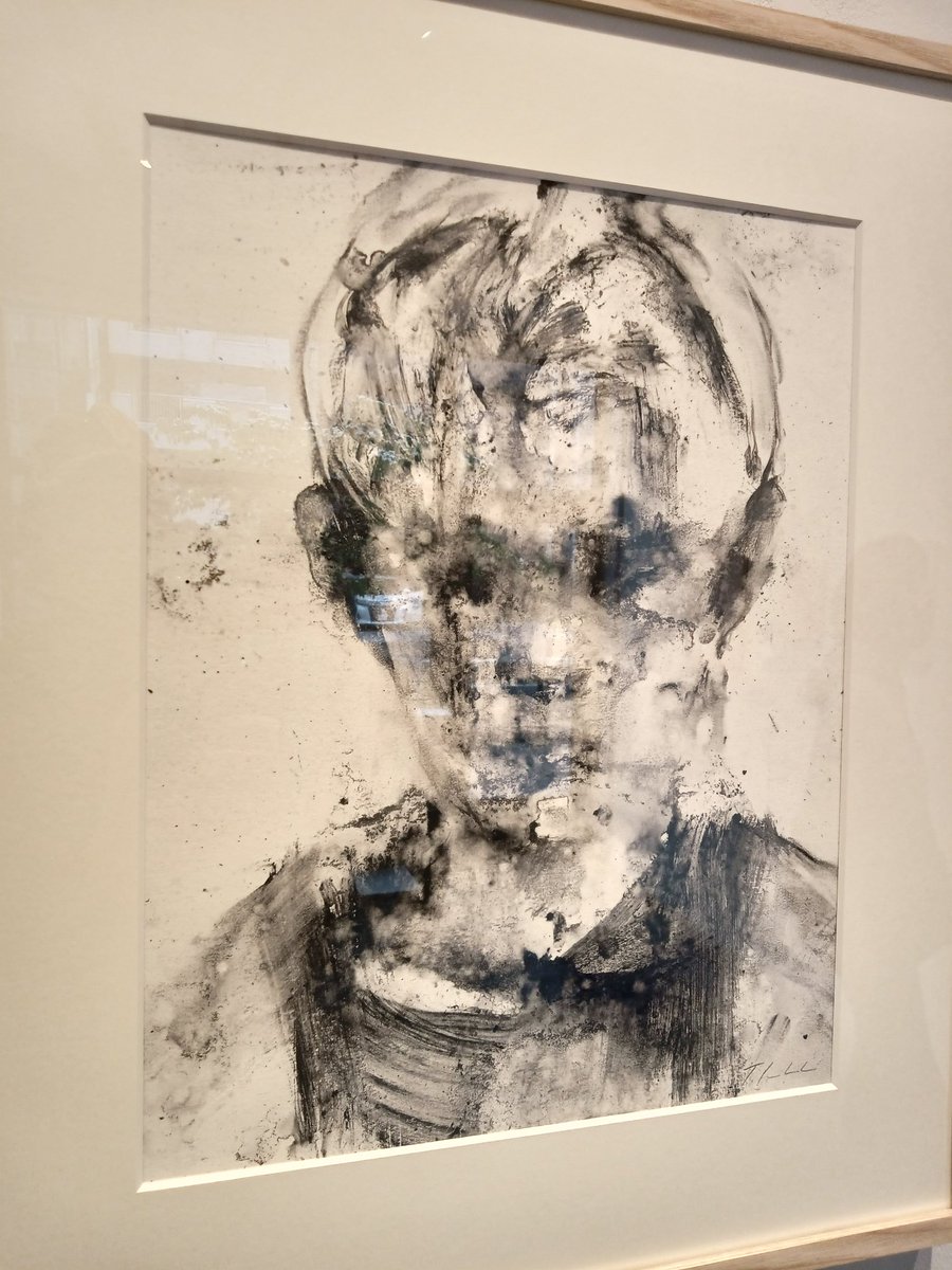 岩渕毅弘さん、存在の耐えられない重み、顔に宿るドラマ、ギャラリーダルストンのグループ展から。