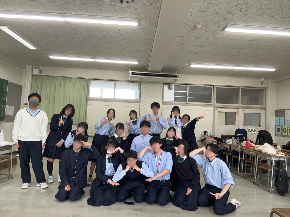 IEDC_drama's tweet photo. 新入生歓迎会終了しました！！
今年の新入部員は3人です！
そして役職は全て48期生に引き継がれました🤝🏻
今年度も精一杯頑張りますのでよろしくお願いします🙌🏻🎶 https://t.co/kL3Qgvhz1a