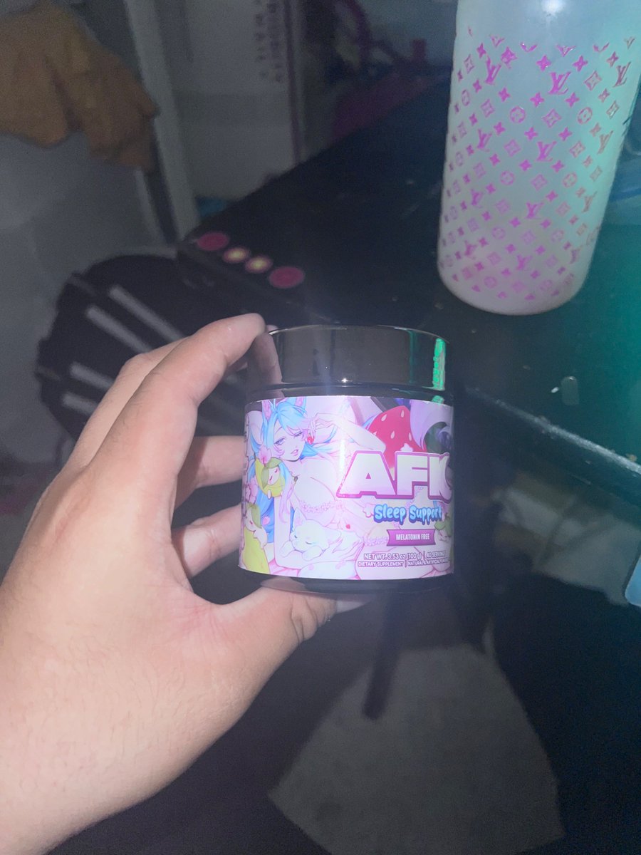 Evernight_Moon's tweet photo. Well my @_Silvervale_  gamesupps arrived. I feel happy. (Also they sent me yerba mate??) hehe

Anyways im glad I bought it https://t.co/4Ee7DgKj7H