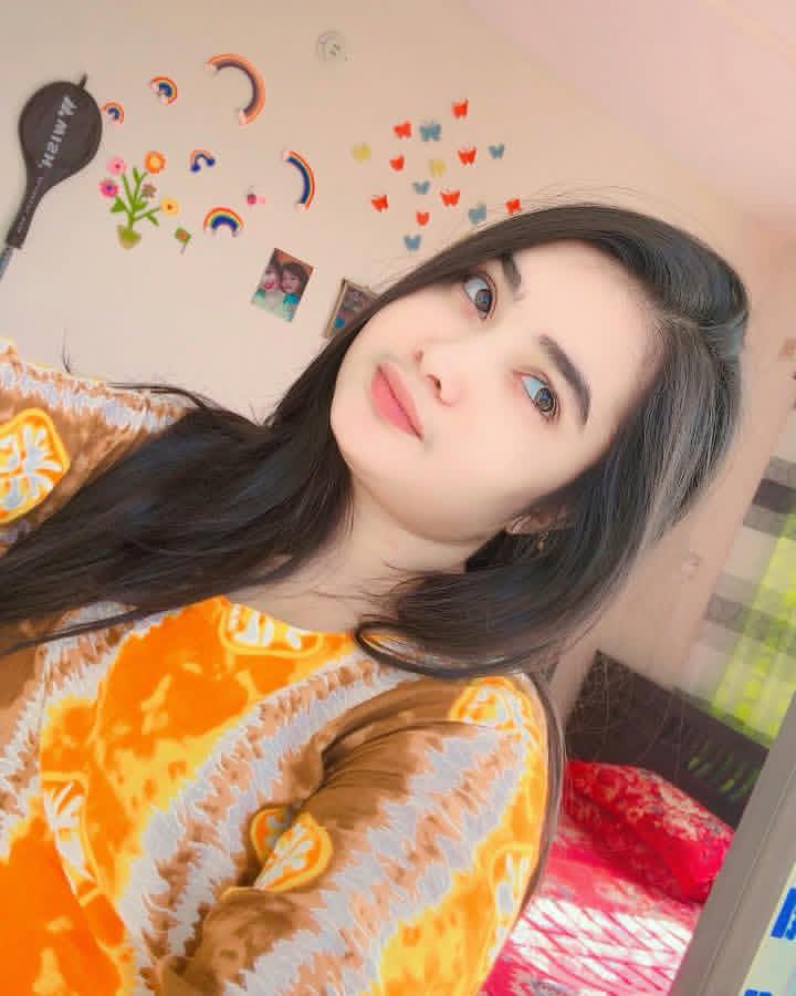 *انسان ہمیشہ اپنے اخلاق سے ہی پہچانا جاتا ہے*🥹
 *ورنہ اچھی باتیں تو دیواروں پر بھی لکھی ہوتی ہیں*🫠