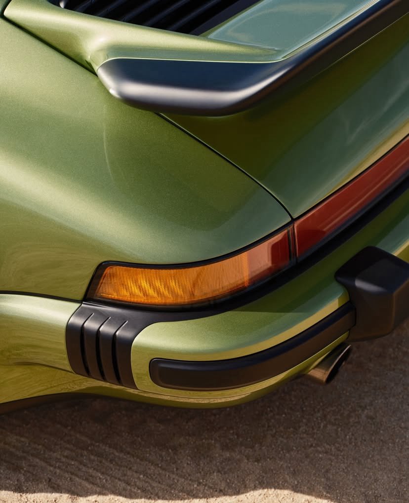 Singer’s reimagined 930 💚