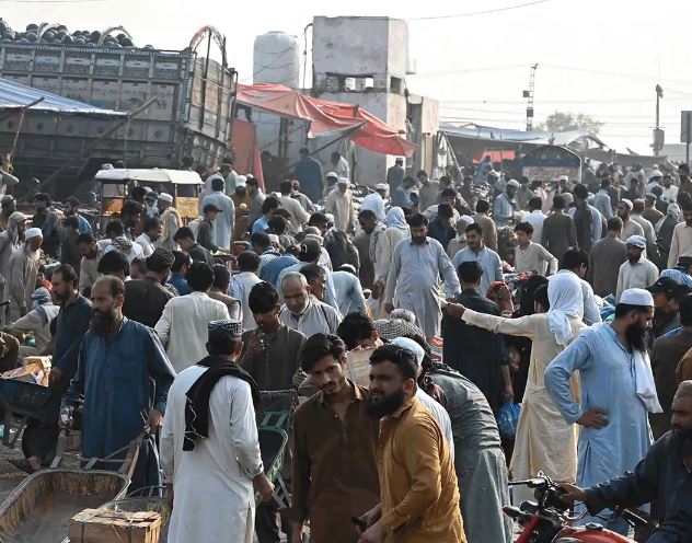 vargasmedya's tweet photo. Pakistan'da halk, gıda ve temel ihtiyaç malzemeleri stoklamaya başladı.

#Hindistan #savaş #Keşmir #nükleer #hintliler son dakika #hindular https://t.co/XA9ckyFVtT