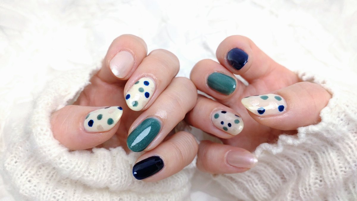 milktea3030's tweet photo. 3月にやってた #水玉ネイル ��
#TONEDROPSPRINGCOLLECTION のカラチャ作ったあとのアレ��ジネイルです💙
49 #BabyPearl 💖
50 #Vanilla 🤍
51 #ForestDew 💚
52 #COBALT 💙
爽やかな感じがこれからの季節にピッタリ✨ https://t.co/BDeyLygDZM