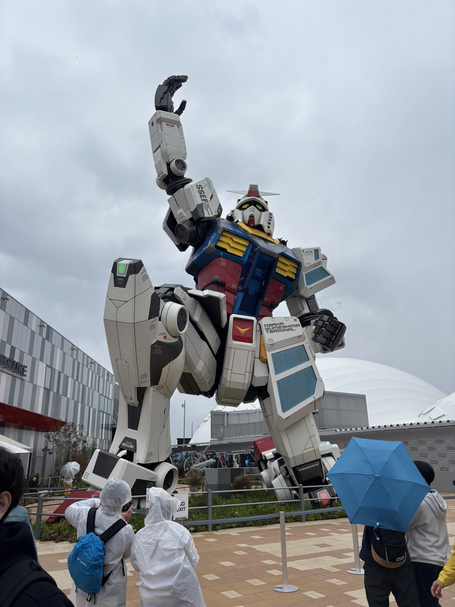 そういえば！
万博行ってきた！楽しかった！雨じゃなかったら100倍楽しかったと思う！晴れたときにもう1回行きたい！
ガンダムパビリオン楽しかったので写真あげとく