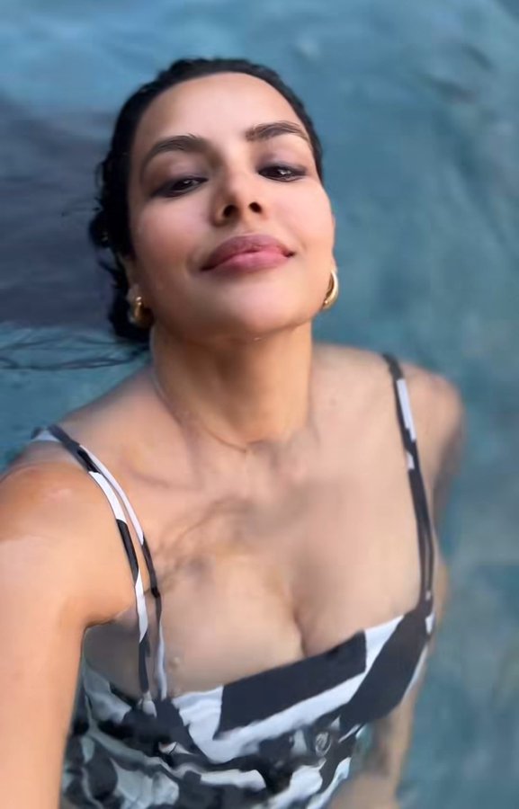 GqUcSSNbAAM4FKV?format=jpg&name=900x900